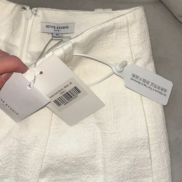 Petite Studio Anne Linen Shorts in White